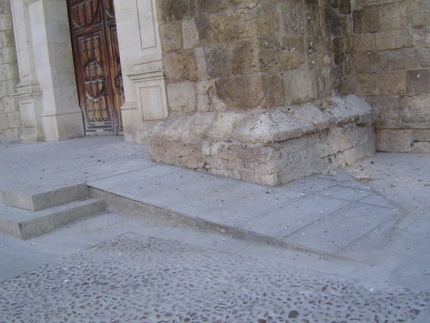 Accesibilidad puerta Catedral Palencia
