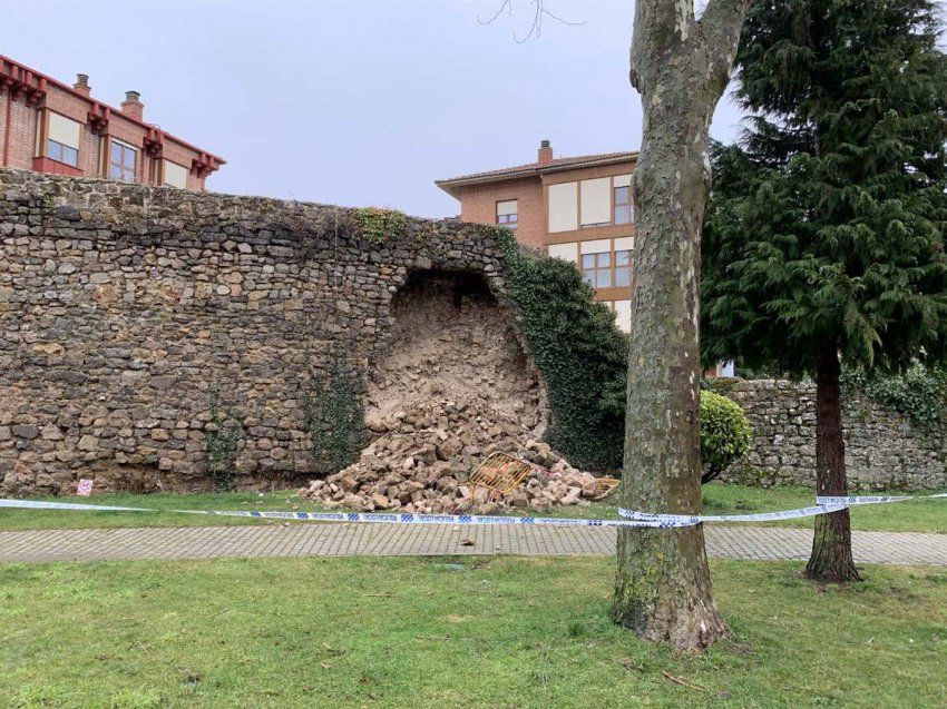 Desprendimiento en muralla de Aguilar