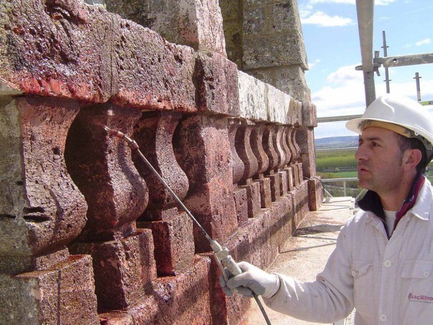 Trabajos en la torre de la Iglesia de Santa María en Dueñas