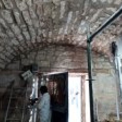 Archivolta durante rehabilitación en bodega particular en Dueñas