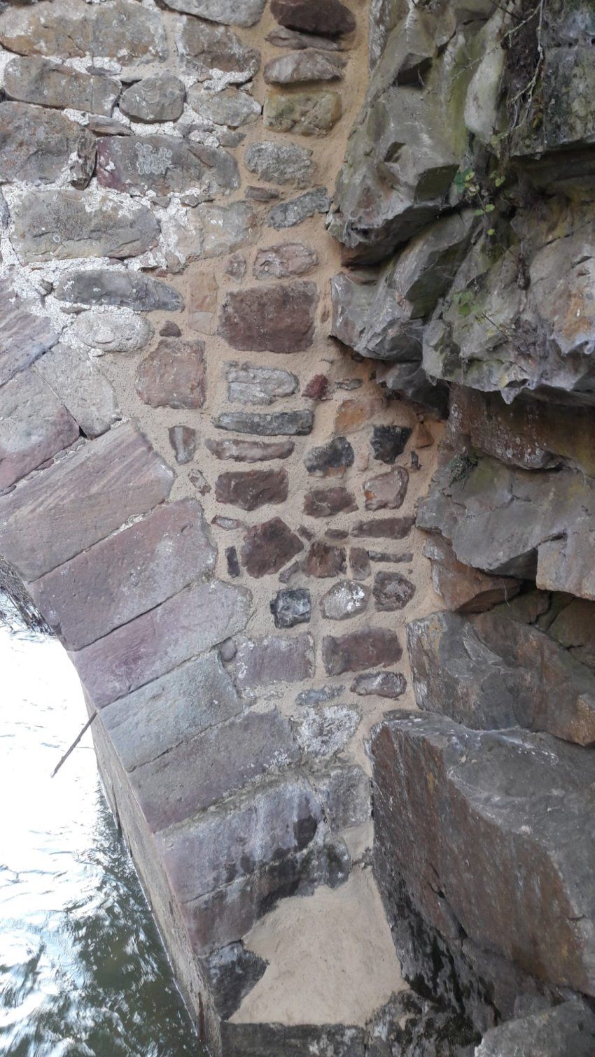 Puente medieval en San Salvador de Cantamuda, Palencia