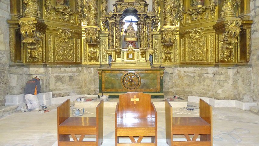 Trabajos en el sotobanco del presbiterio de la Iglesia de Piña de Campos