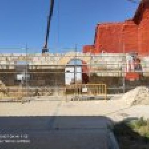 Obras de reconstrucción del arco de casa solariega en Támara