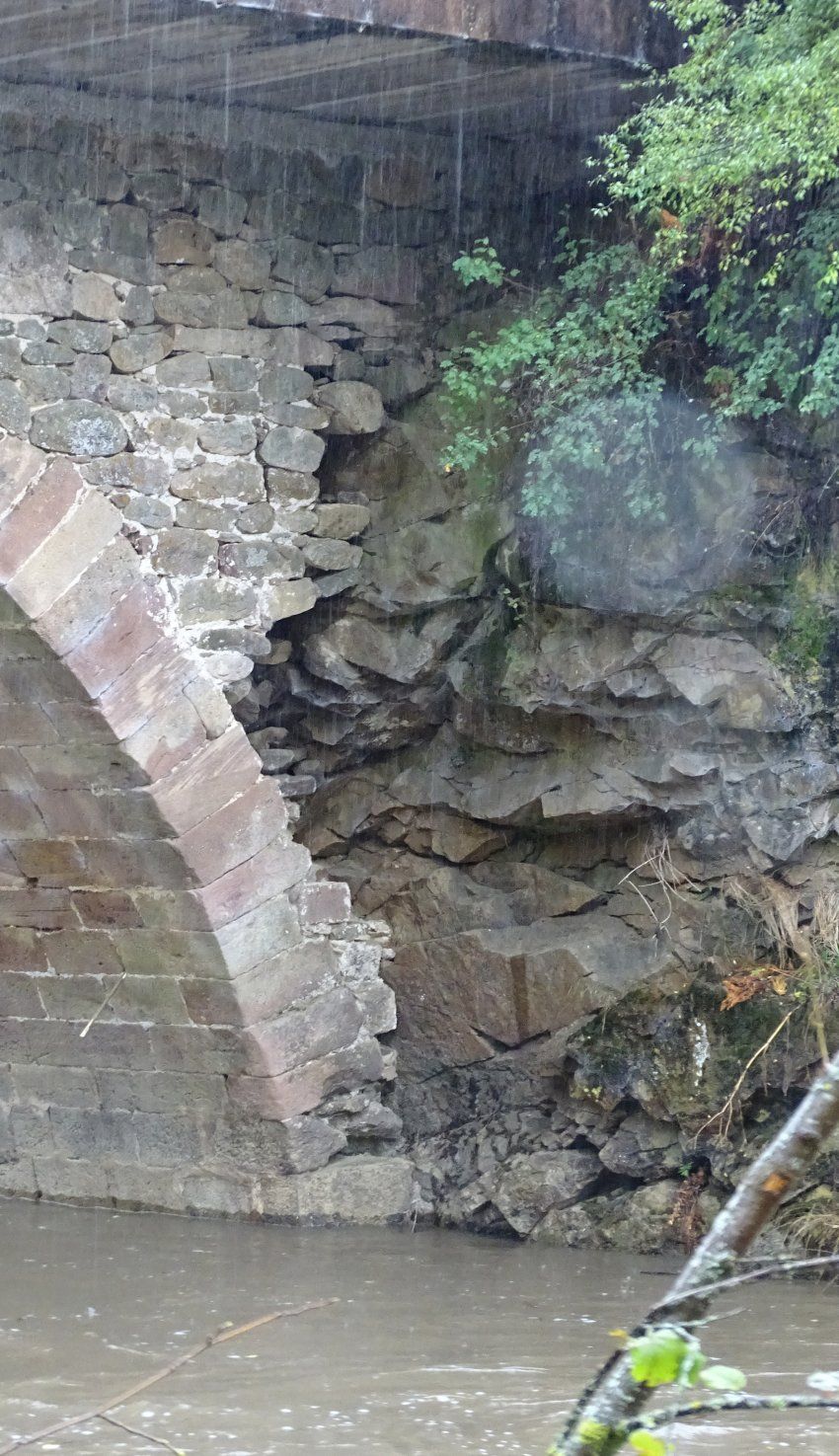 Puente medieval en San Salvador de Cantamuda, Palencia