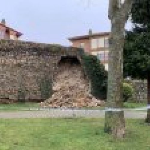 Desprendimiento en muralla de Aguilar