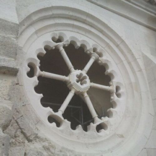 Rosetón de piedra en el Monasterio de San Pelayo, Cevico Navero