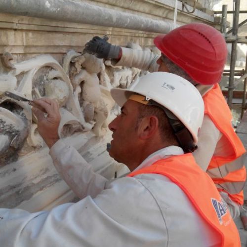 Molduras de la fachada de la Diputación de Palencia