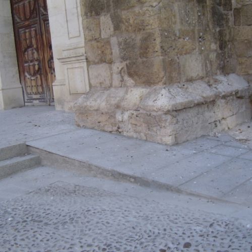 Accesibilidad puerta Catedral Palencia