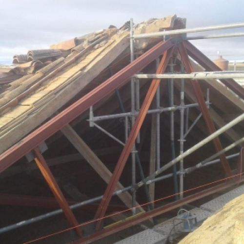 Sustitución de cerchas de madera por metálicas en la iglesia de Castrillo de Villavega